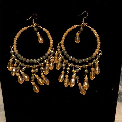 Beautiful Gipsy Style Earrings Handcrafted By Mexican Artisans With 18k Gold Plated Wiring And Raindrop Shaped Glass Beads. Mocha /Silver In Color 5” Long Cream And Gold, Amazing Jewelry, Handcrafted Jewelry, Gold Earrings, 18k Gold, Glass Beads, Gold Plate, Plating, Cream