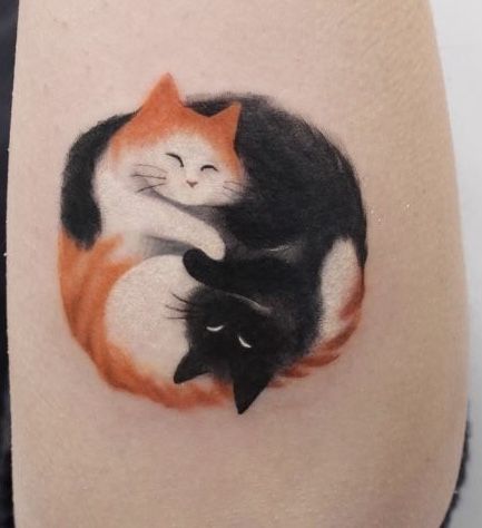 Tattoo Gato, Yellow Kittens, Cat Tattoo Ideas, Kitten Tattoo, Rat Tattoo, Side Thigh Tattoos, Cat Tattoo Simple, Orange And White Cat, Black Cat Tattoos