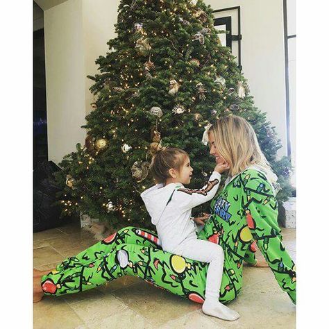 ❤ Christmas Party Makeup, Jenner Kids, Khloe Kardashian Photos, Khloe K, Penelope Disick, Kardashian Kids, Jenner Family, Kardashian Family, Jenner Sisters