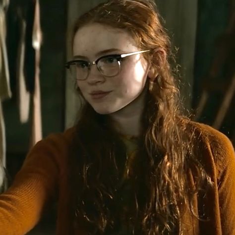 sadie sink as lori walls in the glass castle Sadie Sink Characters, Sadie Sink With Glasses, Sadie Sink Side Profile, Sadie Sink Pfps, Sadie Sink Rares, Sadie Sink Max Mayfield, Sadie Sink Pfp, Sadie Sink Icon, Lori Walls