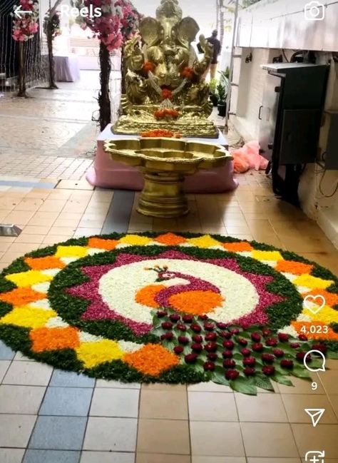 Pookalam Design For Diwali, Flower Rangoli For Janmashtami, Rangoli Idea With Flower, Deepavali Flower Decorations, Rangoli Made Of Flowers, Flower Petal Rangoli Designs, Flower Decorations For Diwali At Home, Krishna Flower Rangoli, Flower Rangoli For Onam