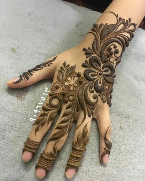 Khaliji Henna Design, Short Mehndi, Short Mehndi Design, Khafif Mehndi, Khafif Mehndi Design, Mehndi Designs Fingers, Floral Henna Designs, Mehndi Designs Bridal Hands, Pretty Henna