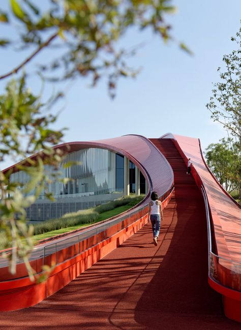 Curved Roof, Chengdu China, Concrete Interiors, Walking Trail, New Architecture, Parametric Architecture, Parametric Design, Pedestrian Bridge, Bridge Design