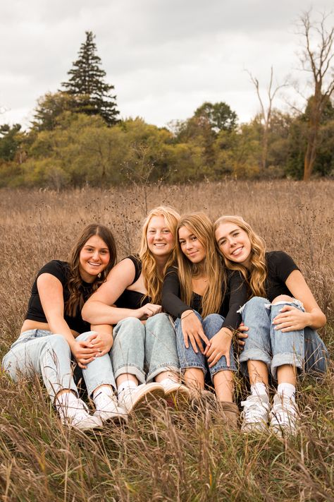 fall pictures, best friends, photoshopt Friends Fall Photoshoot Ideas, Fun Poses For Friends, Group Standing Pose, Friends Portrait Photography, 3 Best Friend Photoshoot Poses, Friend Group Picture Poses, Cute Fall Friend Pictures, Fall Poses For Instagram With Friends, Trio Poses Photoshoot