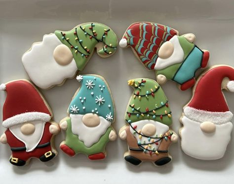 Decorated Gnome Cookies, Gnome Christmas Cookies Decorated, Christmas Gnome Sugar Cookies, Christmas Gnome Cookies Decorated, Novogodisnji Keksici, Gnome Christmas Cookies, Gnome Cookies Decorated, Gnome Cookies, Iced Christmas Cookies