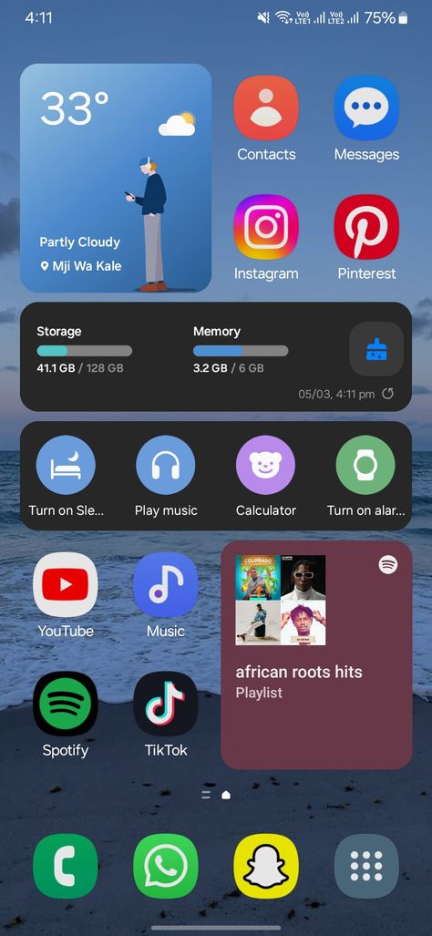 Samsung Home Screen Aesthetic, Samsung S23 Ultra Homescreen, Samsung Home Screen Ideas, Samsung S22 Homescreen, Samsung S22 Ultra Home Screen Layout, Organize Apps, Android Homescreen, Organization Apps, Iphone Organization