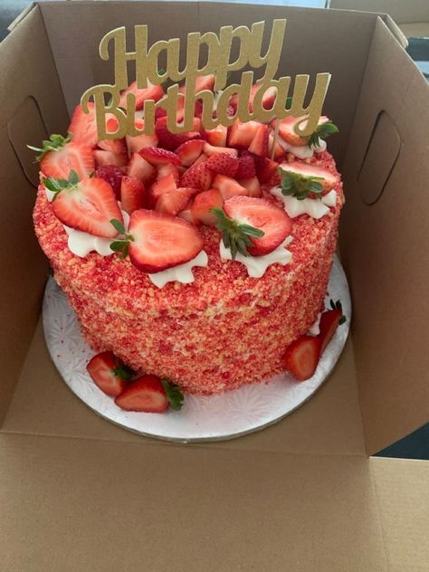 Birthday Cake Aesthetic Strawberry, 24 Year Old Birthday Cake, Strawberry Crunch Birthday Cake, 18th Birthday Cake Strawberry, 21st Birthday Cake With Strawberries, 19th Birthday Cake For Her, 23 Birthday Cake For Her, 23 Birthday Cake Ideas, 19th Birthday Cake Ideas