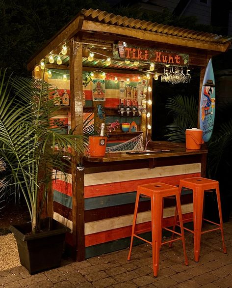 THE ORIGINAL Yard Bar the Castlebar 8x5 medium by - Etsy Bar Con Pallet, Outdoor Bar Ideas, Bar En Plein Air, Yard Bar, Outdoor Tiki Bar, Paterson Nj, Bar Mini, Diy Outdoor Bar, Bar Shed