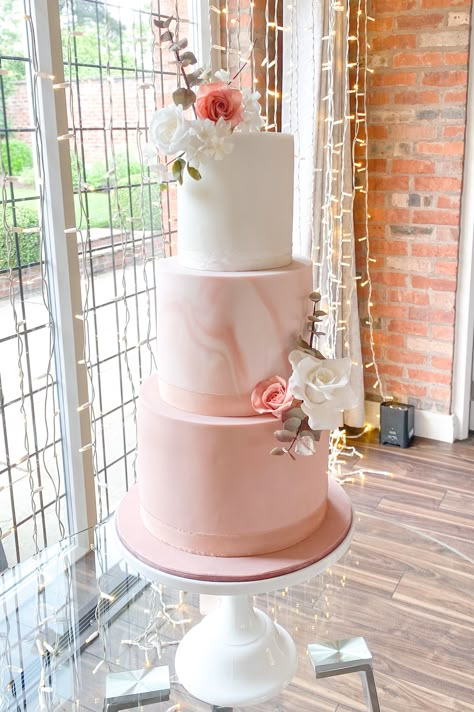 Blush pink marbled wedding cake with sugar flowers Blush Cake, Blush Pink Quinceanera Cakes, Dusty Pink Cake, Blush Pink Cake, Pink And White Wedding Cake, Blush Wedding Cake, Pink Wedding Cakes, Wedding Cakes Blush Pink, Wedding Cake Pink