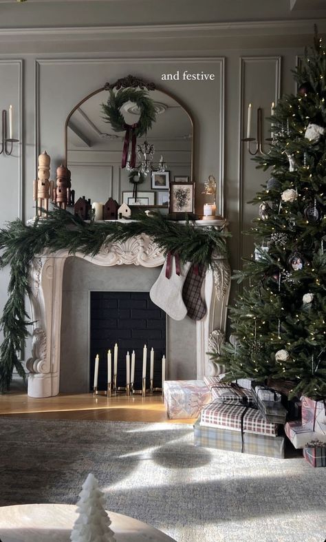 Tree By Fireplace Christmas, Rh Christmas Decor, Regal Christmas Decor, Cozy Traditional Christmas Aesthetic, Quiet Luxury Christmas, Traditional Modern Christmas Decor, Old Money Christmas Decor, Timeless Christmas Decor, Classy Christmas Decorations