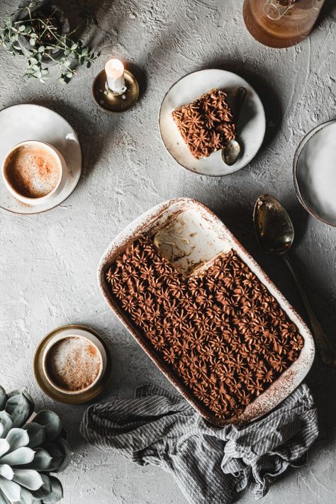 Gingerbread Spiced Tiramisu - Use Your Noodles Dessert Ideas For Christmas, Diet Healthy Recipes, Christmas Food Photography, Traditional Christmas Desserts, Tiramisu Dessert, Holiday Chocolate, Dessert Photography, Diy Desserts, Tiramisu Recipe