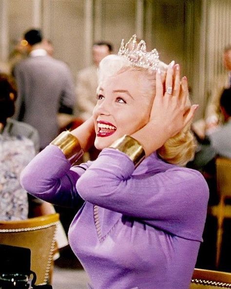 Vintage’s Instagram profile post: “Marilyn Monroe, 1953. . . @vintage . . . . . #vintage #vintagestyle #vintagefashion #vintageclothing #marilynmonroe #tiara #1953 #50s” Marilyn Monroe Wedding, Italy Wedding Dress, Marilyn Monroe Gif, Jane Russell, Wedding Dress Alterations, Joe Dimaggio, Gentlemen Prefer Blondes, Marilyn Monroe Photos, Marlene Dietrich