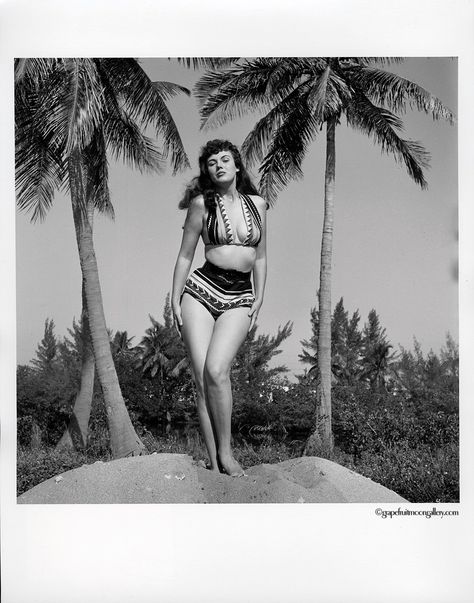 Bunny Yeager Self-Portrait in Seminole Indian Patterned Bikini, 1953 Bunny Photography, Bunny Yeager, Seminole Indians, Photography History, Pin Up Vintage, Last Unicorn, Self Portraits, Artists And Models, Vintage Swimwear