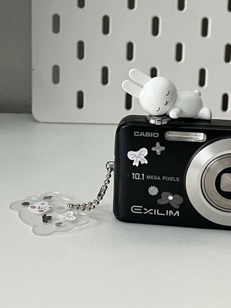 #acubi #acubicore #cute #kawaii #y2k #starcore #asian #miffy #whiteblack #legwarmers #onigiri #asian #sliceoflife Acubi Aesthetic, Casio Exilim, Cute Camera, Gray Aesthetic, Japanese Aesthetic, Black And White Aesthetic, White Aesthetic, Black Aesthetic, Pretty Pictures