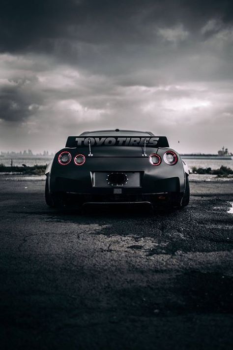 Rear view  #GTR #nissanGTR #skyline #jdm #wheels #stance #fitment #lowlife #hellalow https://buff.ly/1TjH1Mb Nissan Gtr Wallpapers, Jdm Wheels, Gtr Car, R35 Gtr, Sports Car Wallpaper, Nissan Gtr R35, Gtr R35, Drifting Cars, Car Wallpaper