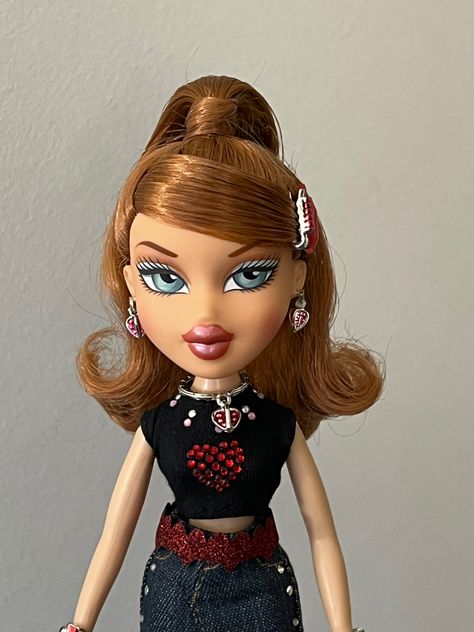 Brats Hairstyle, Bratz Doll Short Hair, Red Hair Bratz, Bratz Doll Hairstyles, Bratz Doll Hair, Meygan Bratz, Bratz Meygan, Bratz Hair, Bratz Hairstyles