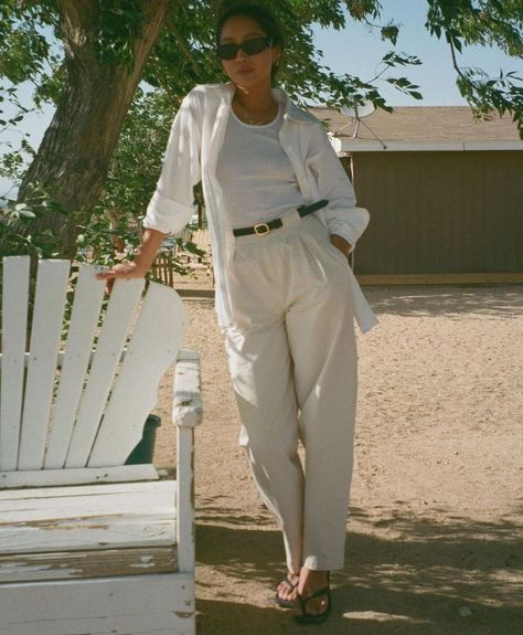 Khaki Pants Outfit, Oversized Button Down Shirt, Trendy Summer Outfits, Uniform Fashion, Fashion People, Fashion Lookbook, Poplin Shirt, All White, Who What Wear