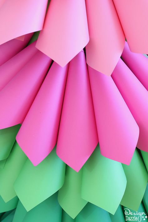 Grinch Party Decor, Christmas Tree Grinch, Diy Grinch, Christmas Hallway, Grinch Decor, Diy Paper Christmas Tree, Diy Holiday Party, Cones Diy, Grinch Trees