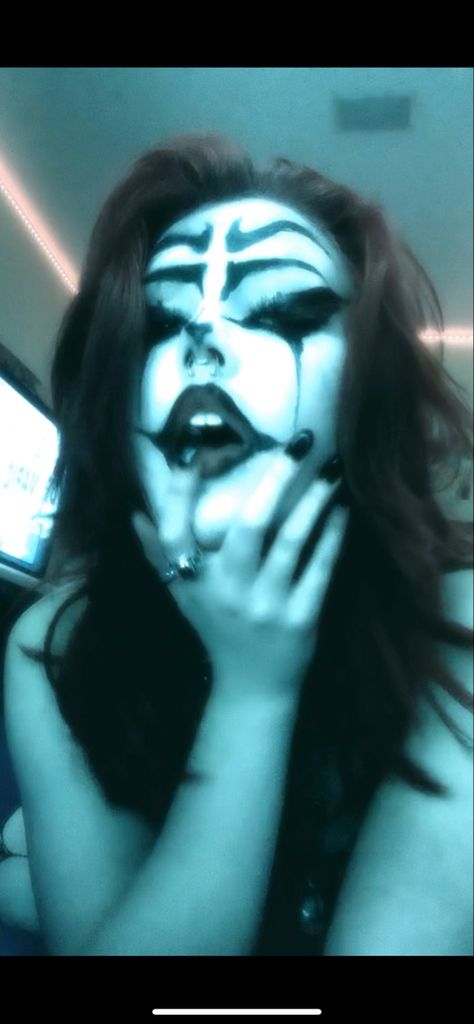 #juggalo #goth #alt #punk #icp Juggalo Makeup Aesthetic, Icp Juggalo Halloween Costume, Female Juggalo Makeup, Icp Concert Outfit, Cute Juggalo Makeup, Icp Juggalo Outfits, Female Juggalo, Icp Juggalo Aesthetic, Juggalo Icp Makeup