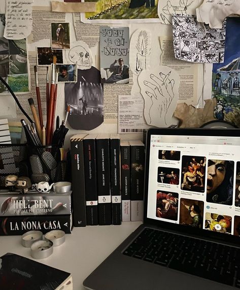 Aesthetic Desk Set Up, Art Desk Aesthetic, Pc Setup Aesthetic, Desk Setup Ideas, Desk Organization Ideas, Organized Desk, Set Up Ideas, Desk Room, Uni Room