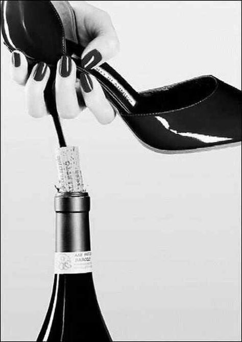 Wine love the cork screw Wow Photo, Wine Night, Woman Wine, Foto Art, Have A Beautiful Day, Vintage Cocktail, Red Wine, Stiletto Heels, Mood Board