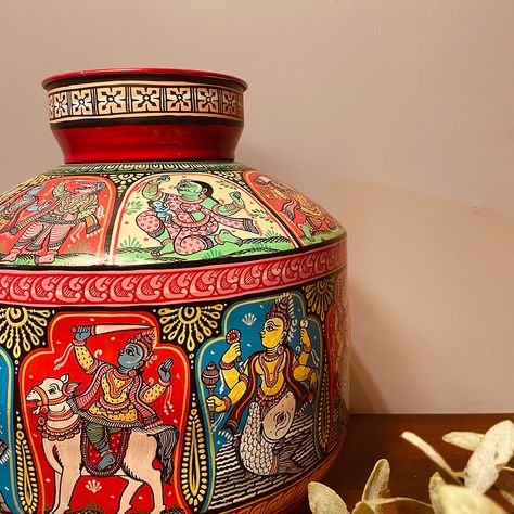 Can you think of a more beautifully adorned Matka? Beautiful, intricate Pattachitra art on this large 'Matka' or water pitcher... The origin of the Pattachitra paintings can be traced back to the 8th century AD and is considered as one of the earliest forms of indigenous paintings... #theindiacrafthouse #travellocal #makeinindia #skill #artoninstagram #india #design #handmade Painting On Matka, Mataka Art, Holi Dress, Matka Painting, Pattachitra Paintings, Indian Elephant Art, Pattachitra Art, Pichwai Painting, Rajasthani Art