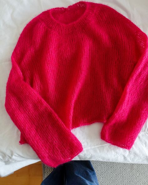 Light Loop Sweater 🌷✨ this year is going to be my year of pink knits! I really want a sweater in a lighter pink shade 🥹 (I know this sweater looks more red than pink - it’s just a really hard shade to photograph well 🥲) Pattern by: @otherloops #knityourstyle #knitwear #ootdknittersedition #strikkegenser #otherloops #lightloopsweater #light_loop_sweater Sweater Looks, Fashion Knitting, Instagram Light, My Year, Pink Shade, Slow Fashion, Light Pink, I Know, This Year