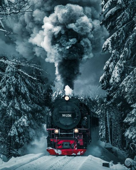 German Landscape Photographer en Instagram: “Life is a train, get on board!” Nostalgic Photography, Best Wallpaper For Mobile, Hogwarts Christmas, Harry Potter Wall, Harry Potter Background, Filmy Vintage, Christmas Aesthetic Wallpaper, Christmas Wallpaper Backgrounds, Images Harry Potter