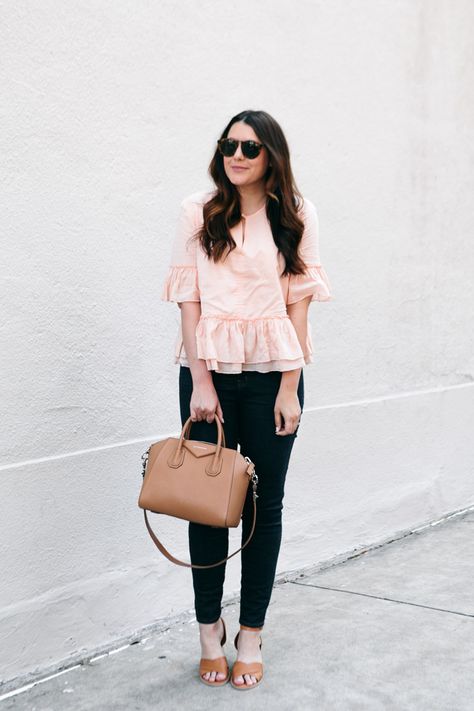 Peach Blouse Outfit, Jeans Photoshoot, Kendi Everyday, Work Outfit Inspiration, Top And Jeans, Peach Blouse, Dressy Casual Outfits, Cute Outfits For School, In Disguise