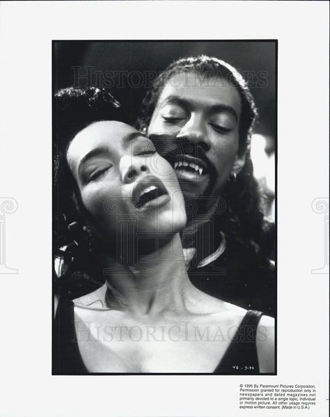 Angela Bassett & Eddie Murphy in VAMPIRE IN BROOKLYN Tara True Blood, Vampire In Brooklyn, Brooklyn Film, The Vampire Chronicles, Angela Bassett, Eddie Murphy, Creatures Of The Night, Vintage Horror, Really Funny Pictures