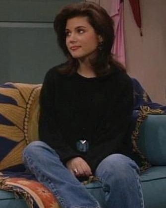 Saved By The Bell Kelly Kapowski, Kelly Bishop Young Photos, Kelly Kapowski College Years, Kelly Brooks 90s, Kelly Kapowski Hair, Kelly Saved By The Bell, Kelly Kapowski Style, Kelly Kapowski Outfit, Saved By The Bell Kelly