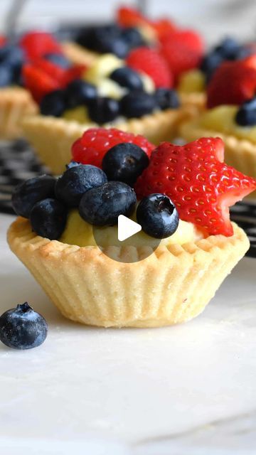 Custard Tartlets, Berry Custard, Mini Tartlets, Italian Custard, Dessert Pizza Fruit, Tea Party Desserts, Pastry Cookie, Mini Tarts, Custard Cream