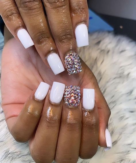 Short Acrylic Nails Black Women, Nail Cam, Nail Flower, Summer Acrylic, Finger Nails, White Acrylic Nails, Girly Acrylic Nails, Short Square Acrylic Nails, Exotic Nails