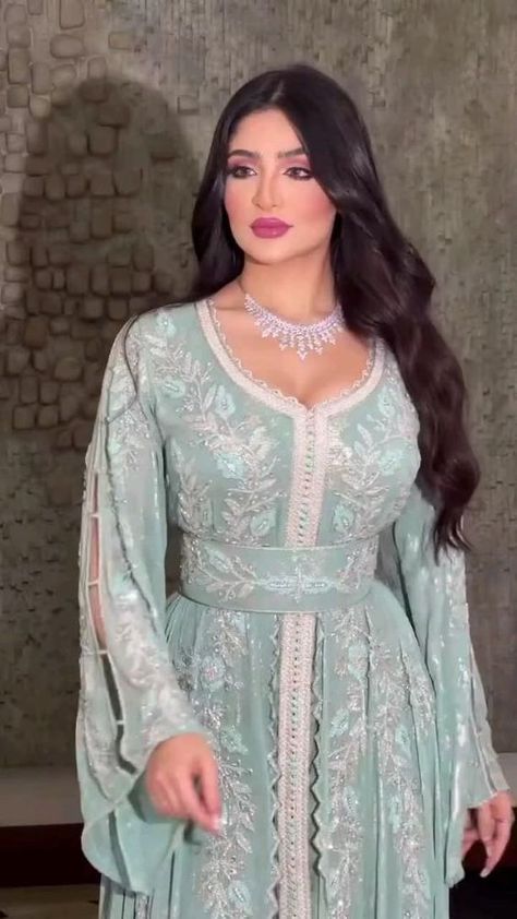 Arabic Dress Modern, Arabic Dress Traditional, Arabic Dress Modern Beautiful, Jalabia Styles For Women, Jalabia Styles, Arabic Dress, Cute Dresses For Party, Pakistani Fashion Party Wear, Pakistani Fancy Dresses