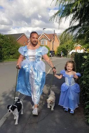 Dad Daughter Aesthetic, Girl Dad Aesthetic, Father Daughter Aesthetic, Dad With Daughter, Dads With Daughters, Easy Protective Hairstyles, Dad And Daughters, Daughter And Dad, Cinderella Gown