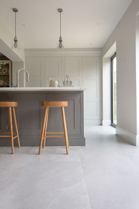 Quorn Stone Flooring, Large Grey Floor Tiles, Light Grey Kitchen Floor Tiles, Light Grey Tiles Kitchen, Light Kitchen Tile Floor, Wood Effect Tiles Kitchen, Kitchen Ideas White Floor, White Floor Tiles Kitchen, Light Grey Tile Floor