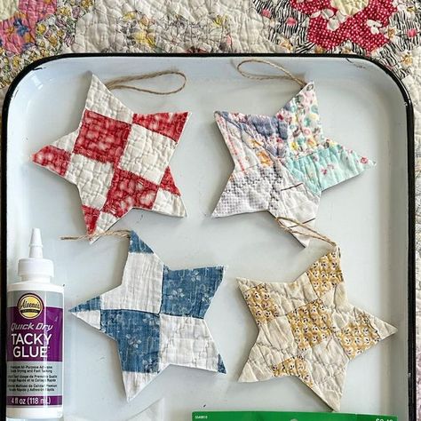 Wood Star Ornaments, Quilted Fabric Ornaments, Sewn Christmas Ornaments, Quilt Scraps, Star Ornaments, Upcycle Repurpose, Scrap Fabric Projects, Quilted Ornaments, Quilted Christmas Ornaments