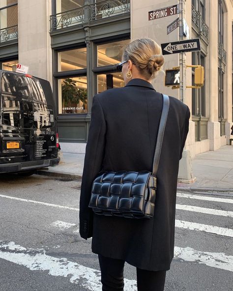 We Found a Great Bottega Veneta-Inspired Bag for Under $200 — @mvb Instagram Style Marie Von Behrens, Fashion Inspo Instagram, Bottega Veneta Cassette, It Bag, Paris Mode, Kelly Bag, فستان سهرة, Street Style Winter, Winter Trends