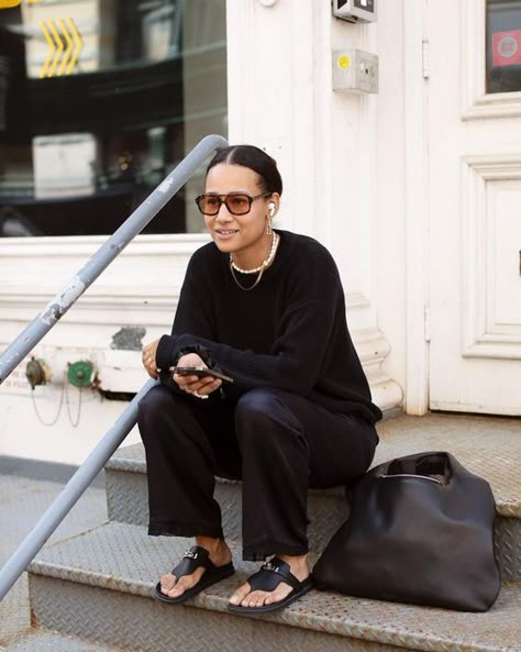 Scott Schuman, Black Linen Trousers, Sweat Gris, Summer 22, Minimal Style, Looks Chic, 가을 패션, Autumn Outfit, Mode Inspiration