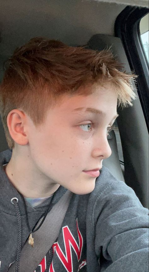 Short Androgynous Haircut, Ftm Haircut, Trans Boy Haircut, Ftm Haircuts, Androgynous Haircut, Androgynous Hair, Shaved Side Hairstyles, Short Hair Tomboy, Really Short Hair