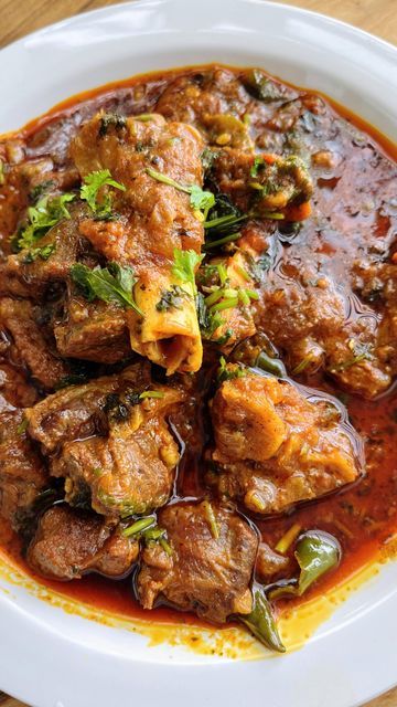 Dhaba Style Mutton Curry, Mutton Pepper Masala, Mutton Curry Photography, Mutton Curry Indian, Mutton Karahi, Mutton Masala, Lamb Shank Recipe, Rajasthani Food, Black Cardamom