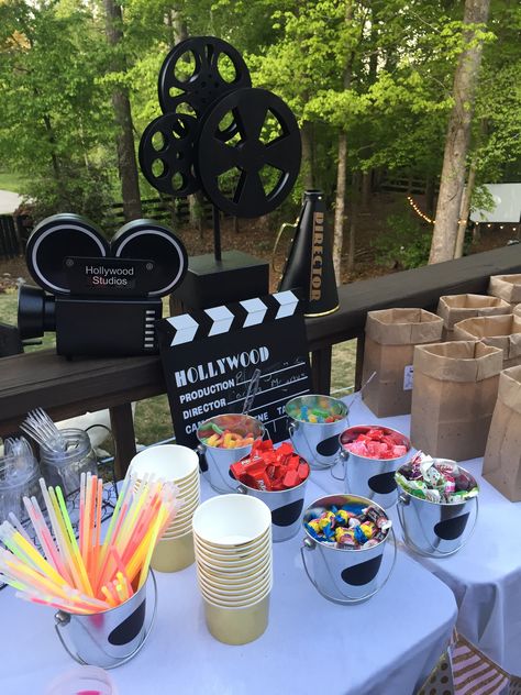 Outdoor Movie party...candy and popcorn station! Movie Theatre Themed Birthday Party, Sweet Sixteen Movie Party, Movie Night Station, Backyard Cinema Party, Movie Birthday Party Aesthetic, Cinema Bday Party, Movie Birthday Decorations, Movie Watch Party Ideas, Outdoor Movie Decorations