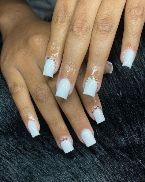 Ft lauderdale , FL ☀️ on Instagram: “Never can go wrong 🤍” Nut White Acrylic Nails Short, Short Nails White, Girly Acrylic, Beauty Makeover, White Acrylic Nails, Girly Acrylic Nails, Short Square Acrylic Nails, Ft Lauderdale, Unique Acrylic Nails