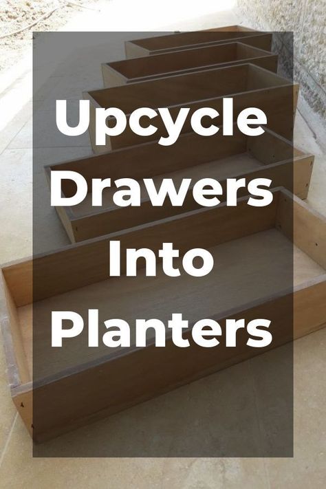 Dresser Planter Diy, Drawer Flower Boxes, Upcycling Planters, Old Drawers Repurposed, Dresser Planter, Drawers Repurposed Diy, Drawers Upcycle, Rv Garden, Upcycle Drawers