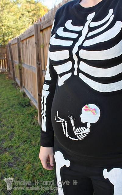 Pregnant Skeleton Costume {homemade Halloween costumes}. If I were prego, I would do this for my costume Pregnant Costumes, Maternity Halloween, Katie White, Pregnancy Costumes, Pregnant Halloween Costumes, Homemade Halloween Costumes, Pregnant Halloween, Diy Kostüm, Skeleton Costume