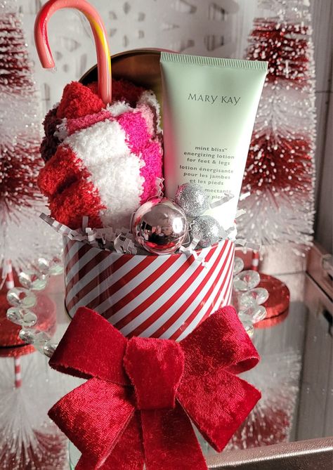 Mint Bliss Energizing Lotion, Mary Kay Gift Sets, Hand Soap Gift, Businesses Ideas, Mary Kay Sale, Mini Gifts, Mary Kay Christmas, Mary Kay Inspiration, Mary Kay Holiday