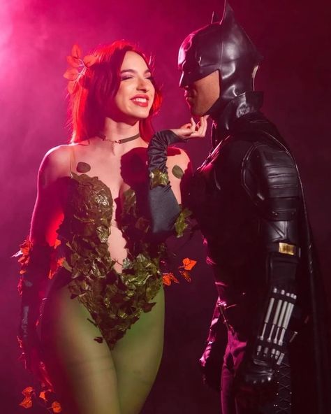 Batman And Ivy, Poison Ivy And Batman Costume Couple, Poison Ivy And Batman Costume, Redhead Couple Costume, Posion Ivy Couples Costume, Poison Ivy And Batman, Batman And Poison Ivy, Superhero Couples Costumes, Starfire Costume