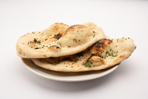 What To Eat With Naan Bread, Naan Recipes, Vegetables Ideas, Pane Naan, Chapati Recipes, Indian Breads, Naan Recipe, Clay Oven, Indian Recipe