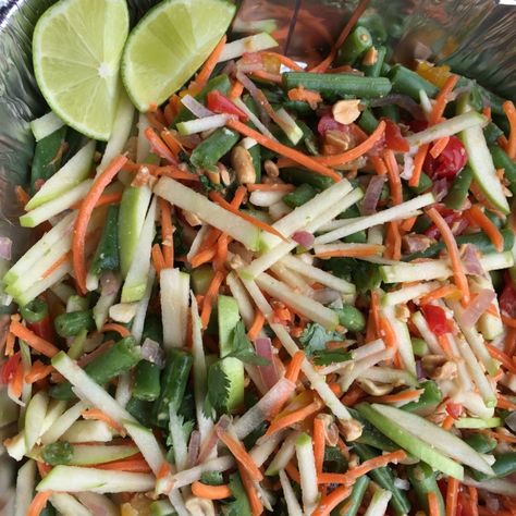 Thai Apple Salad Recipe, Green Apple Recipes, Green Apple Salad, Thai Salad Recipes, Apple Salad Recipes, Green Papaya Salad, Apple Slaw, Papaya Salad, Slaw Recipes