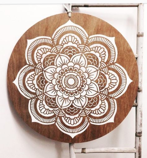 Wooden Tray, Mandala Pattern, Pyrography, Painting Patterns, Mandala Design, Home Decor Furniture, Diy Painting, Kitchen Decor, Wall Decor